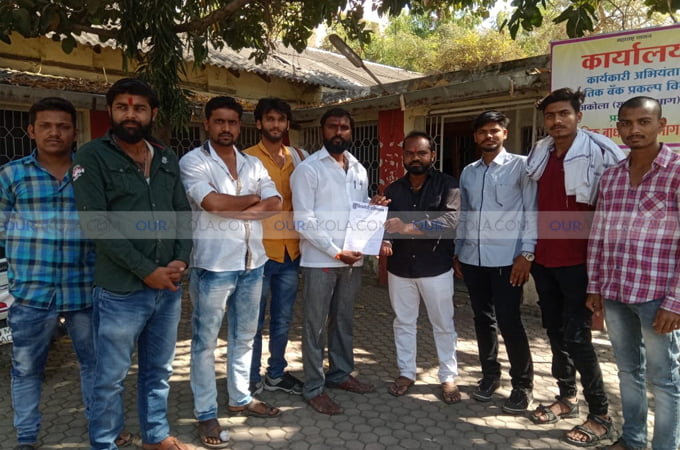 अडसूळ ते तेल्हारा मार्गाची दयनीय अवस्था : सा.बा. मुख्य अभियंता यांना निवेदन