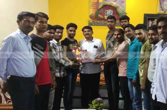 рдЖрджрд░реНрд╢ рд╢рд┐рдХреНрд╖рдХ рдкреБрд░рд╕реНрдХрд╛рд░