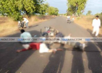 तेल्हारा घोडेगाव रस्त्यावर दुचाकींची समोरासमोर जबर धडक,तिघे गंभीर जखमी