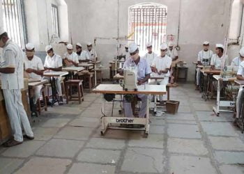 बंदीजनांकडून मास्क