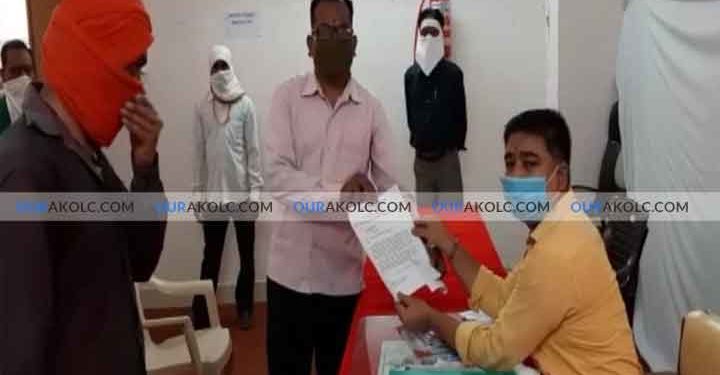 सलूनची दुकाने सुरु करा अथवा आर्थिक पॅकेज जाहीर करा,नाभिक समाजाचे मुख्यमंत्र्यांकडे निवेदनाद्वारे मागणी