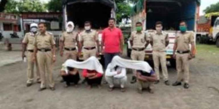 पोलिसांची कारवाई