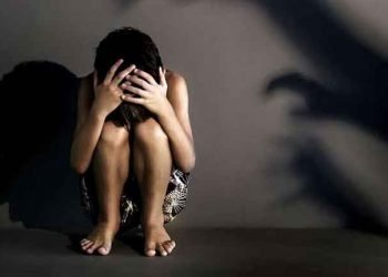 6000 रुपयांसाठी वडिलांनी १४ वर्षीय मुलीला विकले, दारू पिऊन करायचा मारहाण अन् बलात्कार