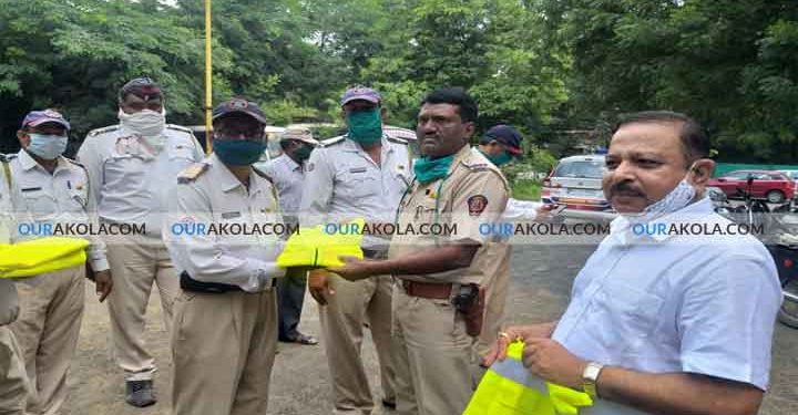 पोलिसांना