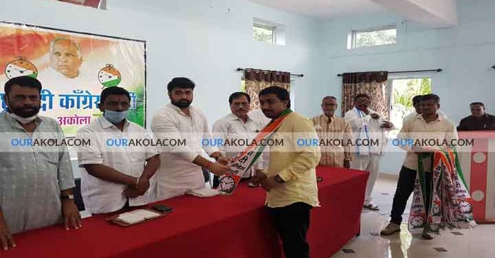 वंचितला खिंडार दोन माजी आमदारानंतर आता जिल्हाध्यक्षही राष्ट्रवादीत सामील