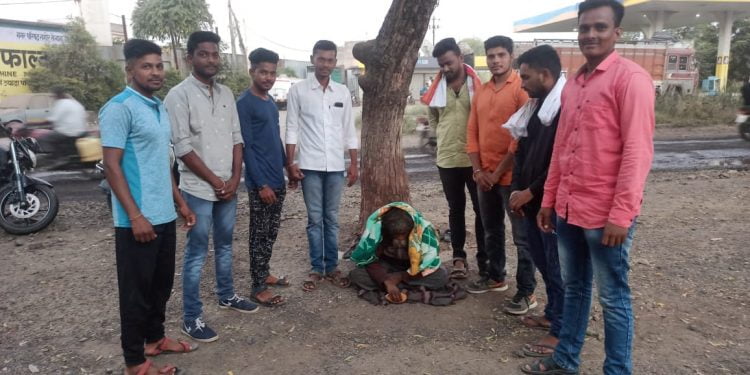 मराठा शिवमुद्रा प्रतिष्ठान तर्फे गोरगरिबांना ब्लँकेट व फराळवाटप करून दिवाळी साजरी…