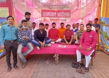 ऐन दिवाळीच्या दिवशी तेल्हारा तालुक्यातील रस्ते व शेतकऱ्यांसाठी युवाशक्तीचे अन्नत्याग आंदोलन