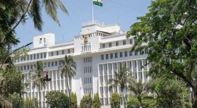 संगणक अर्हता प्रमाणपत्र सादर न केल्याने कर्मचाऱ्यांकडील अतिप्रदान रक्कम वसुलीबाबतच्या शासन निर्णयास स्थगिती