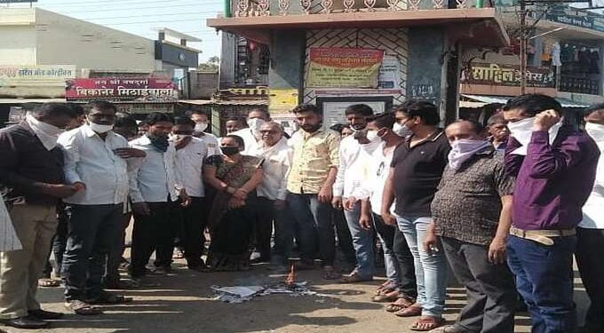 तेल्हारा : भाजपातर्फे वीज बिलांची होळी