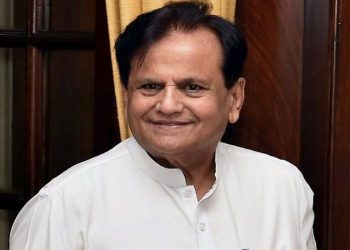काँग्रेसचे ज्येष्ठ नेते आणि सोनिया गांधींचे राजकीय सल्लागार अहमद पटेल यांचे निधन