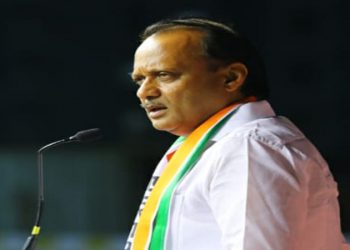 काळजी घेऊयात, पण पुन्हा लॅाकडाऊनचे नावही नको : अजित पवार