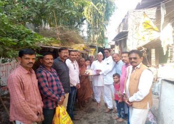 संत गाडगेबाबा सेवा समिती व दिव्यांग विकास आघाडी कडुन समाजातिल ७४ निराधार वचिंत गरजवंताची दिवाळी साजरी