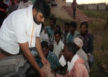 आधार युवा संकल्प प्रतिष्ठानची आदिवासी बांधवांसोबत दिवाळी साजरी करून दिला आधार