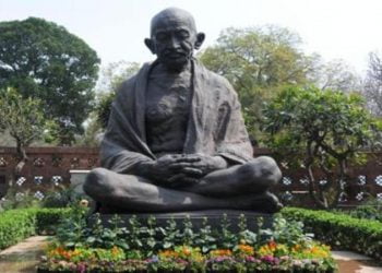 संसद भवनातील महात्मा गांधीजींचा पुतळा हलवण्याची तयारी !