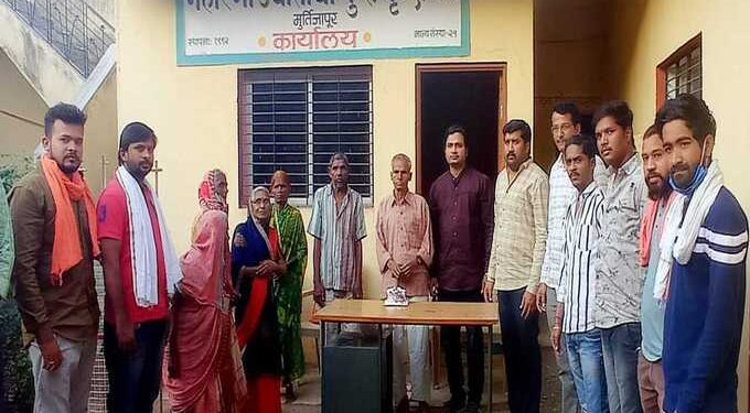 मूर्तिजापूर आमदार हरिष पिंपळे यांचा वाढदिवस वृद्धाश्रमात साजरा