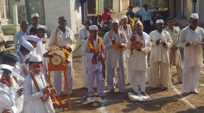 हिवरखेड येथील देवळीवेस शकर सस्थान मदिंरच्या काकडा आरतीचे समाप्ती