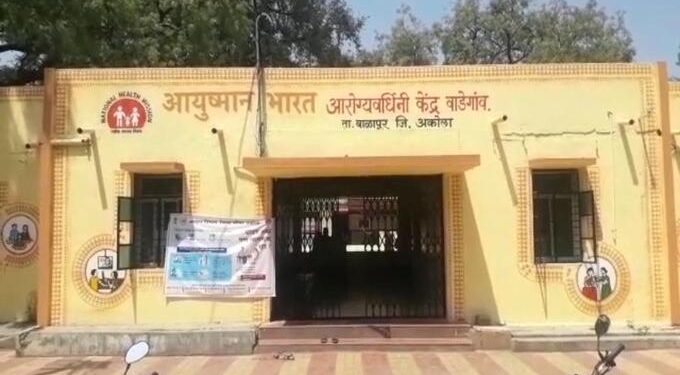 वाडेगाव प्राथमिक आरोग्य केंद्रात लाखो रुपयाच्या मशीन धूळखात ,स्थानिक प्राथमिक आरोग्य केंद्राचा गलथान कारभार चव्हाट्यावर