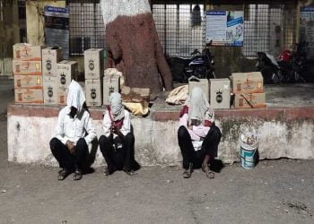 पोलीस अधीक्षक अकोला यांच्या विशेष पथकाची तेल्हारा शहरात अवैध दारू विक्रेत्यांवर कारवाई