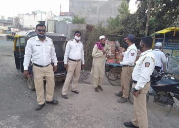 अकोट शहरात शहर पोलीस निरीक्षक संतोष महल्ले यांच्या नेतृत्वात वाहतूक पोलिसांची ८६ वाहनांवर धडाकेबाज कारवाई