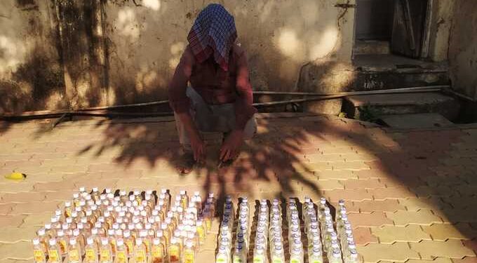 विशेष पथकाचा बोर्डी येथे अवैध दारू विक्रेत्यांवर छापा 5000 हजार रुपयेचा मुद्देमाल जप्त