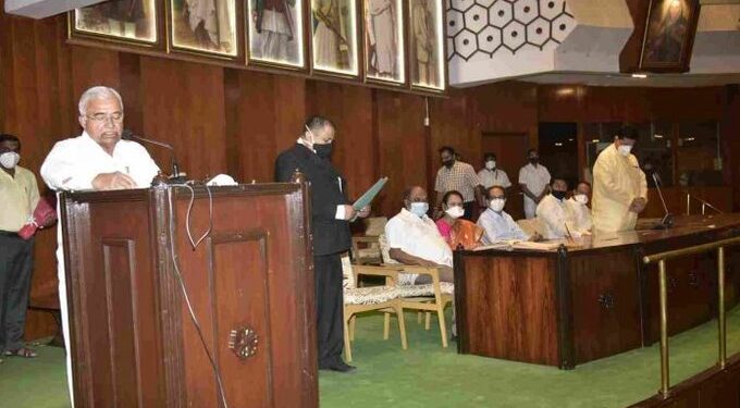 अरुण लाड यांच्यासह ५ नवनिर्वाचित सदस्यांनी घेतली आमदारकीची शपथ