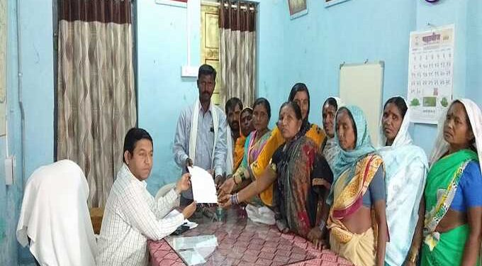 तेल्हारा तालुक्यातील तळेगांव पातुर्डा येथील नागरिक घरकुलाच्या प्रतीक्षेत