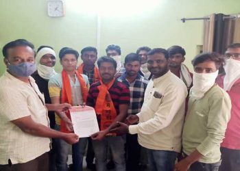 तेल्हारा ते हिवखेड रस्त्याचे काम त्वरित पूर्ण करा मनविसे चे उपविभागीय अभीयंत्याना निवेदन