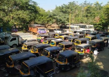 शहर वाहतूक शाखेची ऑटो चालकां विरुद्ध धडक कारवाई सुरू, पहिल्याच दिवशी जवळपास ४० ऑटो ट्राफिक ऑफिसमध्ये जमा