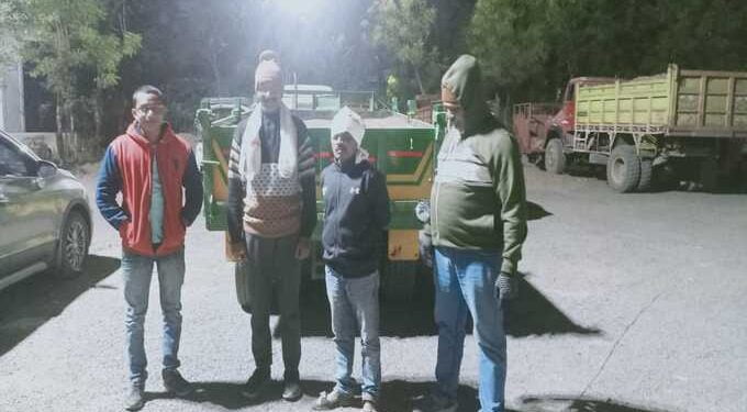 बोर्डी परिसरात अवैध रेतिची वाहतुक करणारा ट्रक्टर पकडला; नायब तहसीलदार हरिष गुरव धडक कारवाई