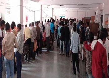 तेल्हारा तहसीलवर सोशल डिस्टंसिंगचा फज्जा ,१६३ नामनिर्देशन पत्र दाखल  प्रशासनाचे नियोजन कोलमोडले