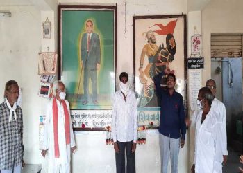 भारतीय कम्युनिस्ट पक्ष व आयटक कामगार संघटना अकोला महापरिनिर्वाण दिनी डॉ. बाबासाहेब भिमराव आंबेडकर यांना केले अभिवादन.