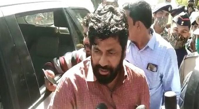 महाविकास आघाडीतील राज्‍यमंत्री बच्चू कडू यांना मुंबईत जाण्यापासून पोलिसांनी रोखलं