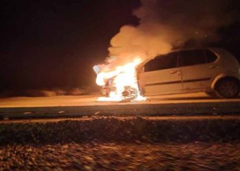 द बर्निग कार..अकोट अकोला रोडवर कार पेटली