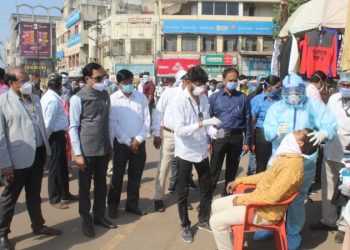 рдлрд┐рд░рддреЗ рдкрдердХ рдХрд░рдгрд╛рд░ тАШрд╕реБрдкрд░ рд╕реНрдкреНрд░реЗрдбрд░реНрд╕тАЩрдЪреНрдпрд╛ рдХреЛрд╡рд┐рдб рдЪрд╛рдЪрдгреНрдпрд╛ ; рдЬрд┐рд▓реНрд╣рд╛рдзрд┐рдХрд╛рд▒реНрдпрд╛рдВрдЪреНрдпрд╛ рдЙрдкрд╕реНрдерд┐рддреАрдд рдЧрд╛рдВрдзреА рдЪреМрдХрд╛рддреВрди рд╕реБрд░реБрд╡рд╛рдд