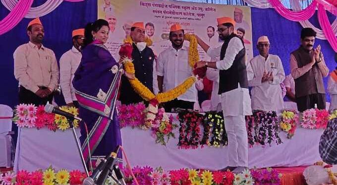 “किड्स पॅराडाईज संस्कारक्षम पिढी घडविणारी शाळा ” आचार्य हरिभाऊ वेरूळकर गुरुजी यांचे प्रतिपादन