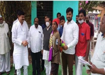 राष्ट्रवादी युवक काँग्रेसतर्फे अपंग बांधवांना ब्लँकेटचे वाटप