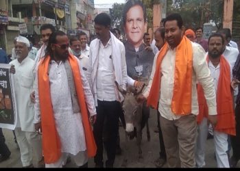 рдЕрдХреЛрдЯ рд╢рд┐рд╡рд╕реЗрдиреЗрдЪреНрдпрд╛ рд╡рддреАрдиреЗ рдЧреЕрд╕ рд╡ рдЗрдВрдзрди рджрд░рд╡рд╛рдвреА рд╡рд┐рд░реЛрдзрд╛рдд рдХреЗрдВрджреНрд░ рд╕рд░рдХрд╛рд░рдЪрд╛ рдЬрд╛рд╣реАрд░ рдирд┐рд╖реЗрдз.. рд╢реЗрддрдХрд▒реНрдпрд╛рдВрдмрджреНрджрд▓ рдмреЗрддрд╛рд▓ рд╡рдХреНрддрд╡реНрдп рдХрд░рдгрд╛рд▒реНрдпрд╛ рдЦрд╛. рд░рд╛рд╡рд╕рд╛рд╣реЗрдм рджрд╛рдирд╡реЗ рдпрд╛рдВрдЪреНрдпрд╛ рдкреБрддрд│рд╛ рдЧрд╛рдврд╡рд╛рд╡рд░ рдмрд╕рд╡реВрди рдХрд╛рдврд▓реА рдорд┐рд░рд╡рдгреВрдХ