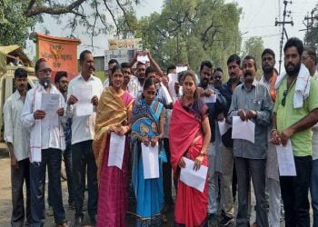 वानच्या पाण्या बाबत शासनाने काढलेल्या अध्यादेश वंचितने फाडला