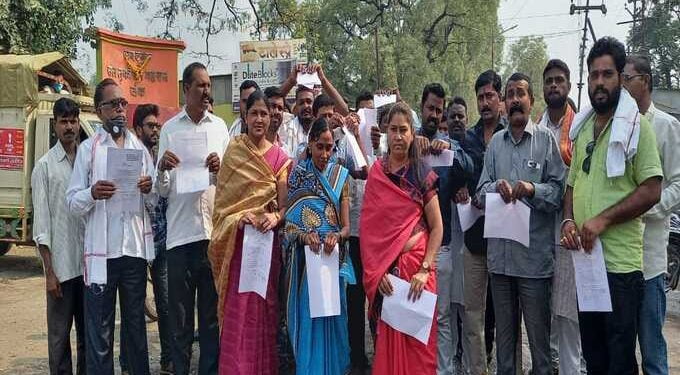 वानच्या पाण्या बाबत शासनाने काढलेल्या अध्यादेश वंचितने फाडला