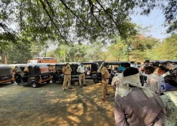 नियम न पाळणाऱ्या ऑटो चालकांवर शहर वाहतूक शाखेचा कारवाईचा धडाका;पहिल्याच दिवशी ४० ऑटो केले कार्यालयात जमा