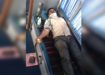 जिल्हा परिषद बांधकाम व शिक्षण सभापती चंद्रशेखर पांडे गुरुजी यांच्या वाढदिवसानिमित्त नांदखेड येथे रक्तदान