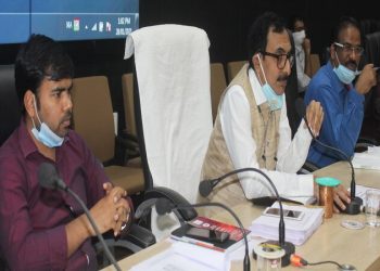योजनांची संयुक्त अंमलबजावणी; जिल्हाधिकाऱ्यांनी घेतला आढावा