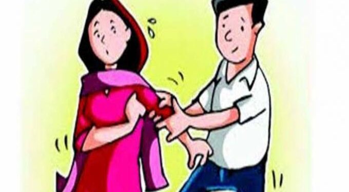 तेल्हारा तालुक्यातील महिला शिक्षीकेचा पाठलाग करुन धमकी देणारा पातुरातील शिक्षक फरार,हिवरखेड पोलीसात गुन्हा दाखल