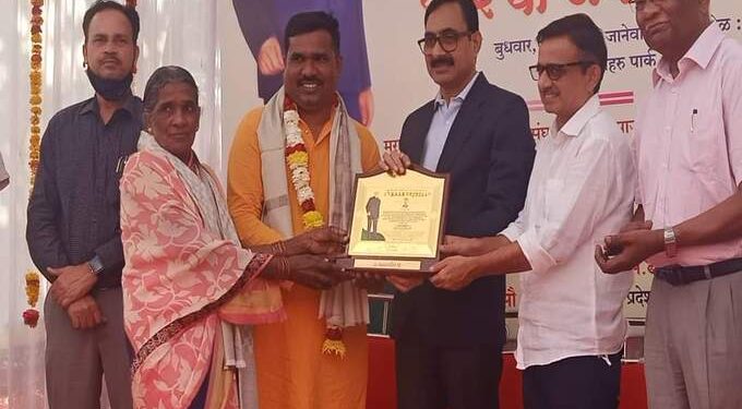 अकोल्यातील पत्रकार उमेश अलोने ‘डॉ. पंजाबराव देशमुख समाजवीर पुरस्काराने’सन्मानित