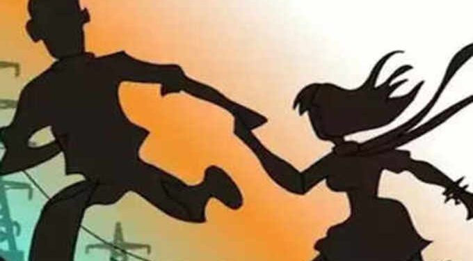 “सर मला खूप आवडतात, मी सरांसोबत लग्नासाठी पळून जात आहे”,चिठ्ठी लिहून सातवीतील मुलीचे शिक्षकाबरोबर पलायन