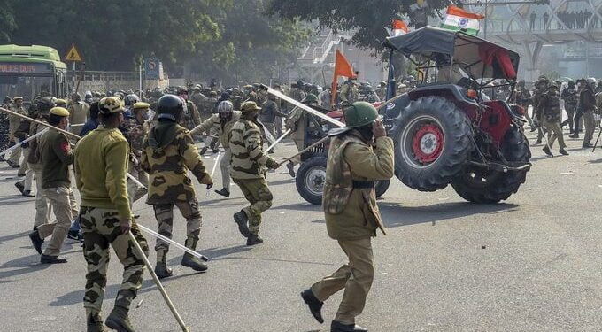 Tractor Parade Violence : दिल्ली पोलिस अॅक्शन मोडमध्ये, शेतकरी नेत्यांना बजावल्या नोटिसा
