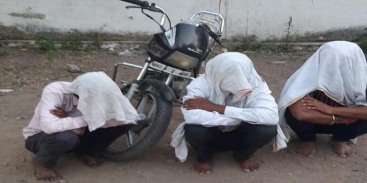 दहशतवाद विरोधी पथक आकोला ची खदान येथील वरली जुगारावर धाड तीन आरोपी अटक