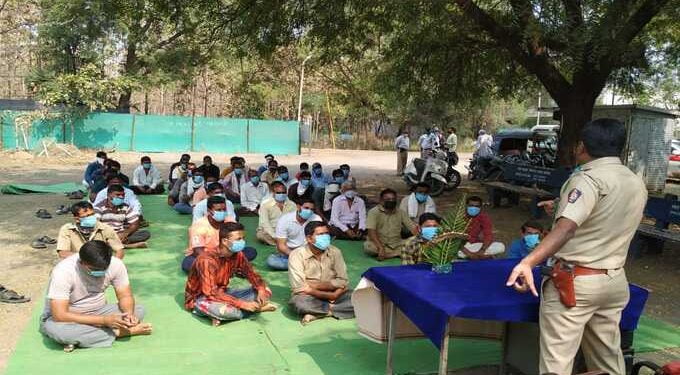 अकोल्यात रस्ते सुरक्षा अभियान अंतर्गत ऑटो चालकांचे मार्गदर्शन शिबिर व सत्कार संपन्न