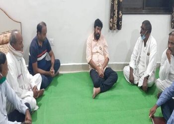 सिरम इन्स्टिट्युट, पुणे दुर्घटनेतील दिवंगत अभियंता महेंद्र इंगळे यांच्या कुटुंबियांना पालकमंत्र्यांची सांत्वनपर भेट