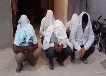 चोहोट्टा बाजार येथे शेतात सुरु असलेल्या जुगार आड्यावर छापा ७ आरोपी अटकेत